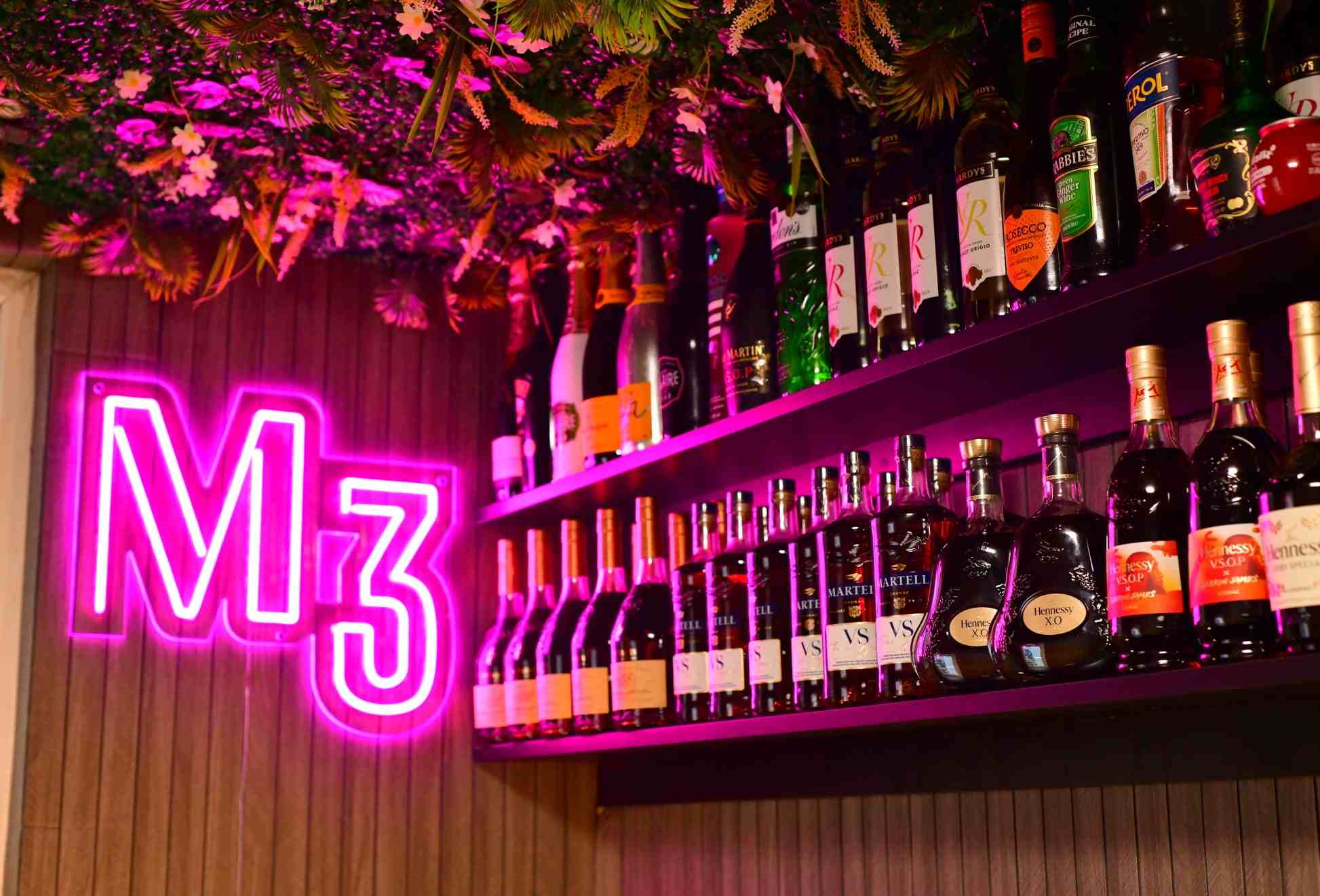 M3 Lounge - restaurant and lounge